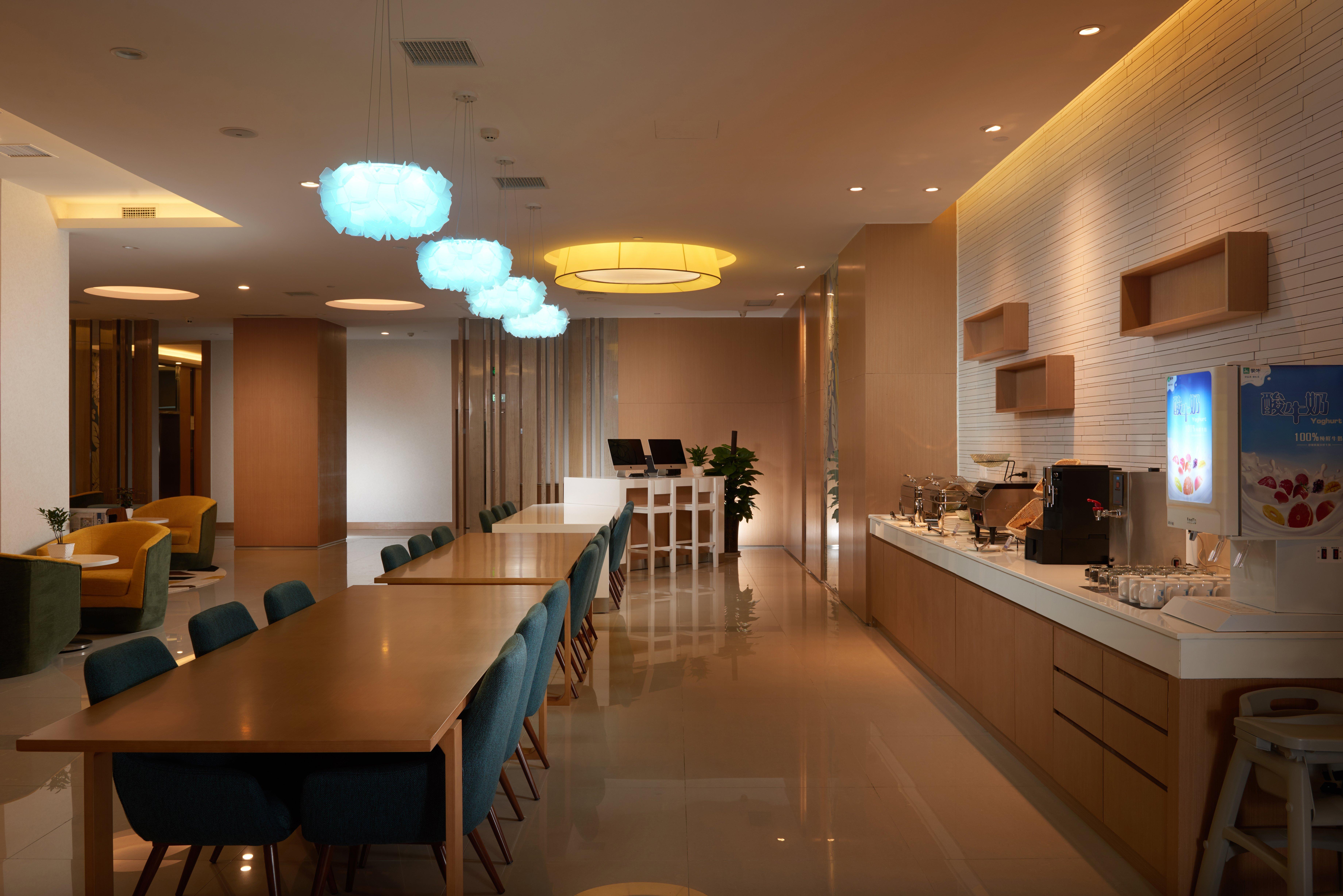 Holiday Inn Express Luoyang Yichuan By Ihg Экстерьер фото