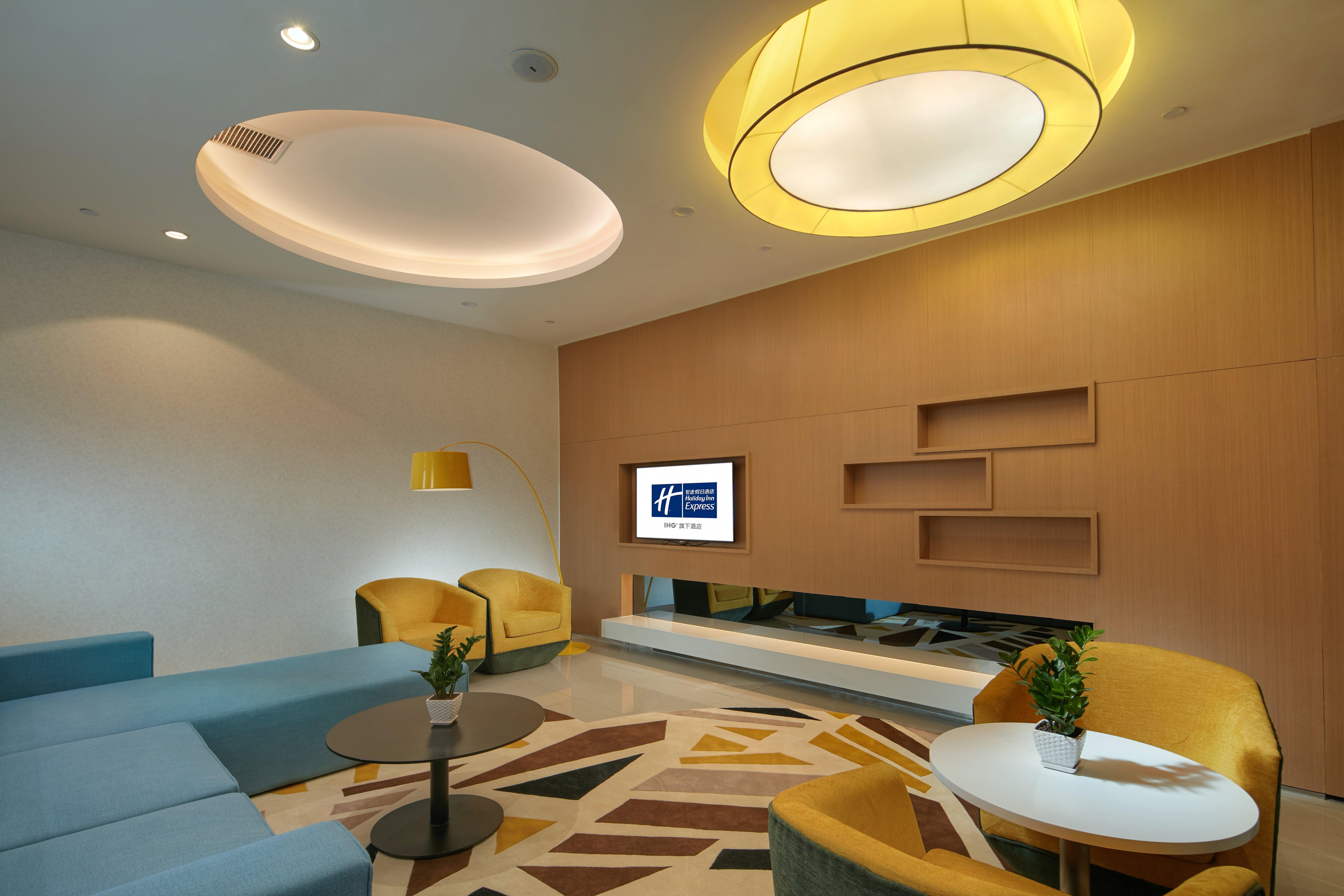 Holiday Inn Express Luoyang Yichuan By Ihg Экстерьер фото