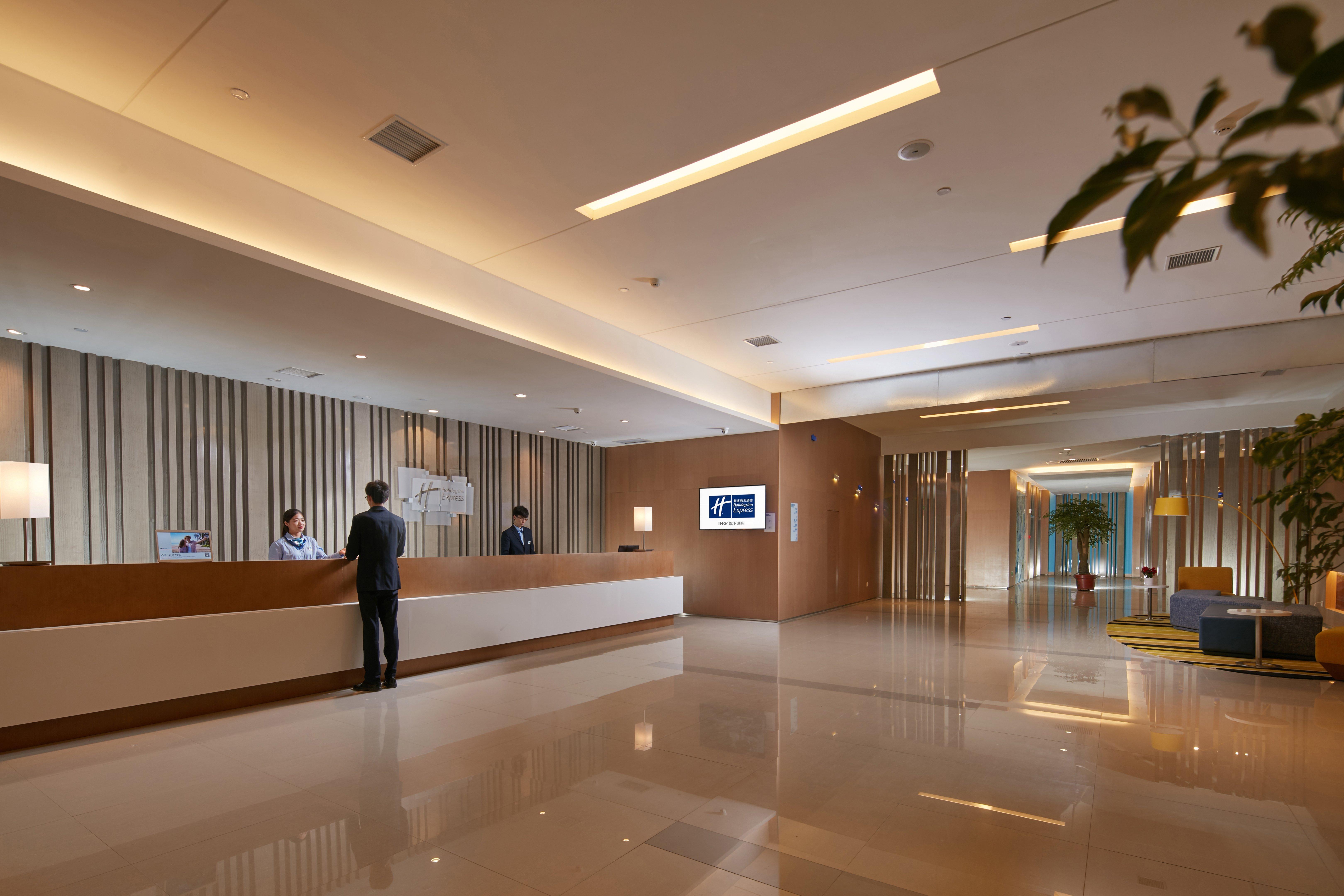 Holiday Inn Express Luoyang Yichuan By Ihg Экстерьер фото