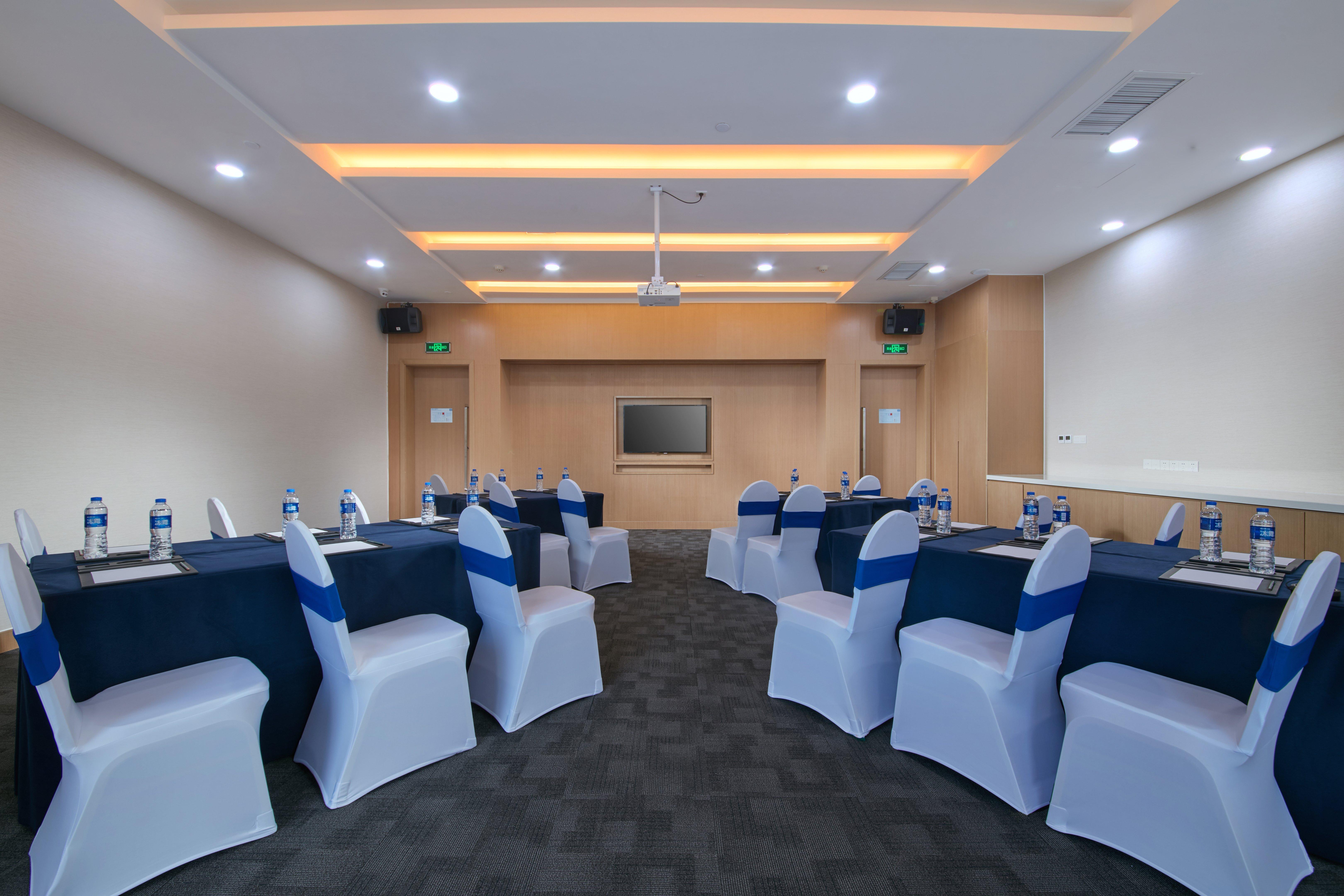 Holiday Inn Express Luoyang Yichuan By Ihg Экстерьер фото