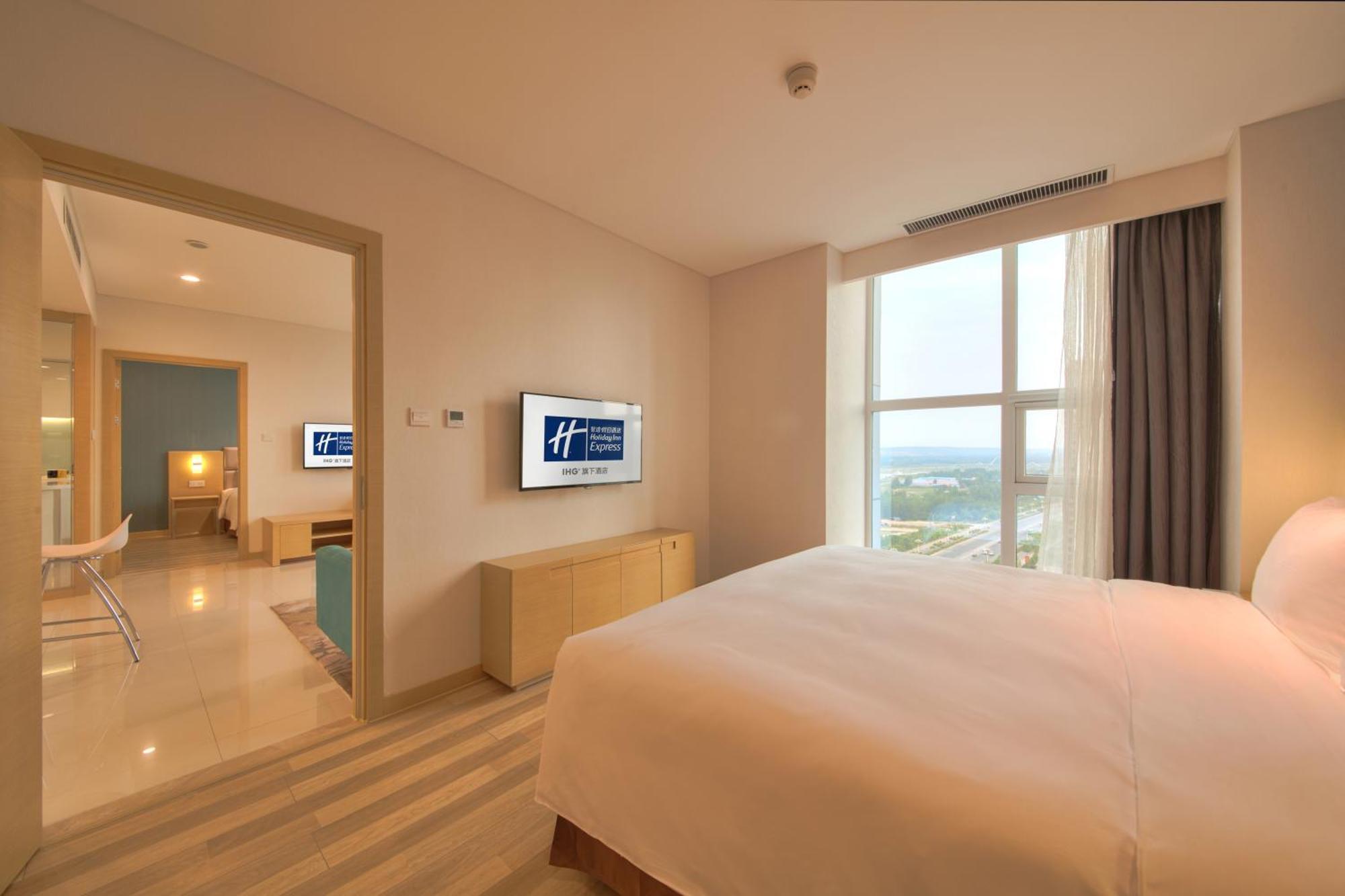 Holiday Inn Express Luoyang Yichuan By Ihg Экстерьер фото